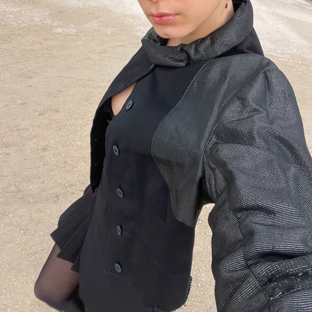Vintage women’s black structured jacket with collar